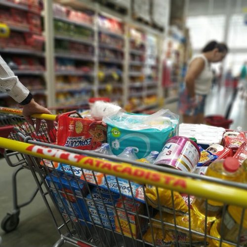 Supermercados promovem dia de ofertas em dobro no final de semana